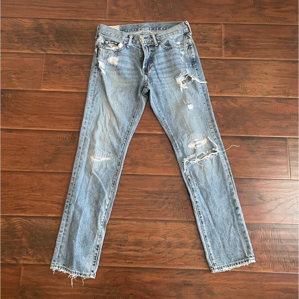 A&F “classic straight” Jean in like new condition! Size 28.